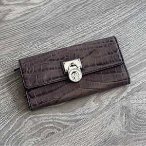 [PZ012] MICHAEL KORS HAMILTON CROC WALLET IN TAUPE